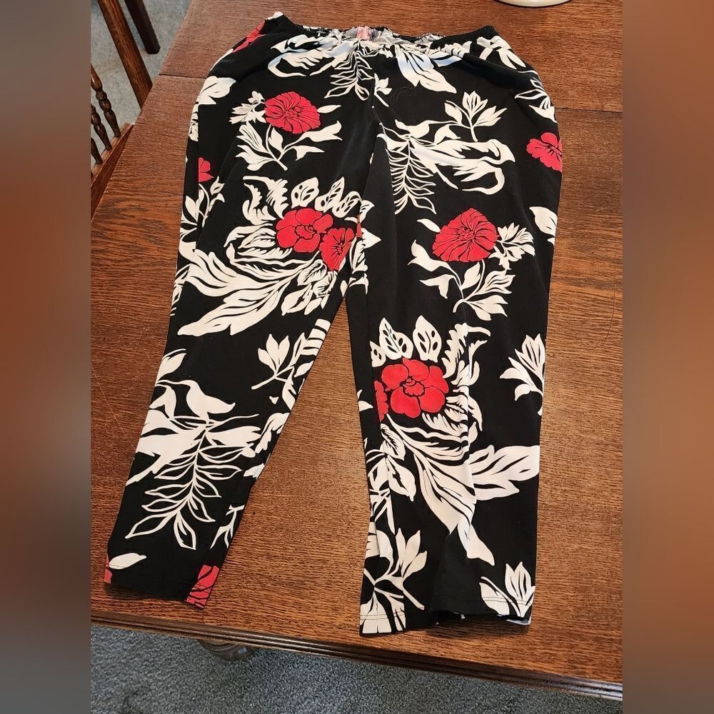 Floral capri pants